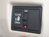 ◆片側電動スライドドア◆狭い駐車場でも乗り降りが楽々♪お子様が隣の車にドアを当ててしまう心配もございません!小さなお子様連れの方もこれで安心。