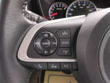 ステアリングリモコン付きで運転中に視線を落とさずオーディオ等の操作が出来ます。