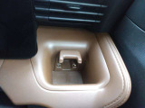 ☆運転席の左側にドリンクホルダー付いてます。