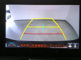 バックモニター付き。 車両後方の映像が画面に表示されるので、車庫入れが苦手な人も安心です。ただし、目視確認もお忘れなくお願いいたします。