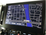 純正ナビを装備。タッチパネル式で使いやすく、お出かけもラクラクです。