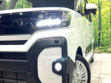 【LEDヘッドライト】悪天候や夜間走行時も良好な視界を確保し安心して運転できる高輝度LEDヘッドライトを装備!点灯速度が早く、消費電力も抑えられています。