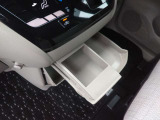 ☆運転席のドリンクホルダー付いてます。