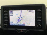 【7インチディスプレイオーディオ】各種オーディオ機能とスマホ連携機能を搭載。ナビキットを装着しているので、車載ナビとしても使用可能です。機能の詳細につきましては、展示店舗までお尋ねください。
