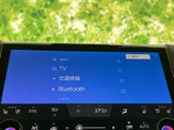 高音質なサウンドを楽しめるオーディオシステム。お気に入りの音楽を聴きながら、快適なドライブをお楽しみください。