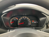 当店は仕上げ業者と提携して、車両の仕上げを行っております。磨き、ルームクリーニング、ヘッドライト磨き、を一貫して行っております。