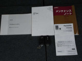 キーを携帯していればリクエストスイッチを押すだけでドアの開錠・施錠が可能です。しかもキーを差し込むことなくエンジンの始動・停止も可能です。取扱説明書・メンテナンスノートが揃っていますので安心です。