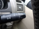 オートライト機能が装備されており暗い場所に入ると車両が検知しライトのON・OFFを自動的に切り替えてくれますので非常に便利な装備です♪