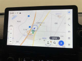 【10.5インチディスプレイオーディオ】各種オーディオ機能とスマホ連携機能を搭載。コネクティッドナビ対応。車載ナビ機能も搭載。機能の詳細につきましては、展示店舗までお尋ねください。