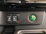 リアドアは乗り降りに便利な両側電動スライドドアです。また運転席に座っていながらスイッチ操作で自在にスライドドアを開け閉めできます。