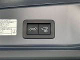 バックドアの開閉が電動操作可能。荷物の出し入れもラクラクです。