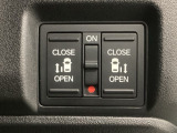 【両側パワースライドドア】両側がパワースライドドアになっており、運転席のスイッチやスマートキーでも開閉が可能です!開口部も広いので乗り降りも楽々♪