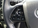 【ステアリングスイッチ】手元でオーディオの音量調整やソース切り替えができるスイッチです!運転中でも視線や姿勢を変えることなく、簡単に操作できるのでとても便利ですね♪