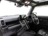 ダイハツのお店では、ダイハツ車を知り尽くしたプロフェッショナルが、専用の診断機器を使って各システムを点検しております。