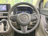インテリアに合わせたデザインのステアリングは、運転される方のことも考え、運転しやすい形状、大きさです。是非一度、実際に触ってお確かめください。