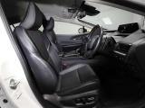ゆったり室内で運転もしやすいです♪使い勝手の良い配置も考えられています!!