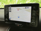 高精細な地図画面で、スムーズなナビゲーションをサポートします。運転に集中しながら、目的地まで安心して行けます。