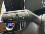 雨天時でもクリアな視界を確保。ウォッシャー液の噴射も簡単に行えます。