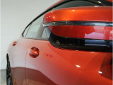 【BMWミラー】視認性の高いスタイリッシュなミラー。自動防眩機能も付いており夜間のドライビングをサポートします。