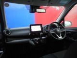 フロントガラスが広く視界が広々としているので、運転がとてもし易いです!