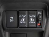 ◆両側電動スライドドア◆狭い駐車場でも乗り降りが楽々♪お子様が隣の車にドアを当ててしまう心配もございません!小さなお子様連れの方もこれで安心。