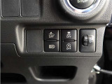 オートマチックハイビームとは、先行車や対向車のライトを認識し、ハイビームとロービームを自動で切り替える機能です。夜道の視界を確保します。詳細は販売店スタッフまでおたずねください。
