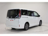 後続車から視認性の良いストップランプの配置で追突抑制になります。