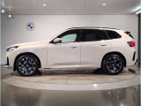 【拘りのFR】BMWが多く採用するFR車。ダイレクトでスポーティな加速感・シャープなハンドリングを実現。縦置きエンジンレイアウトにより、フラットで上質な乗り味です。