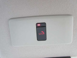 【SOSコールスイッチ】急病時やあおり運転等の危険を感じたときには、SOSコールスイッチを押して下さい。事故発生時には、エアバック展開と連動し自動通報され、オペレーターが緊急連絡をサポート致します。