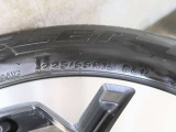 タイヤサイズは225/55R18です。