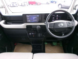 操作しやすい運転席廻り!操作パネルも使いやすい!!ドライブが楽しくなります!