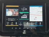 見やすい大型ディスプレイが、運転をサポート。多彩な機能で快適なドライブを演出します。地元の情報もすぐに検索できます。