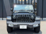 【フロントグリル】7スロットルグリルはJeep伝統の証です。SUVのみにこだわり続けている伝統あるJeep車へお乗り頂いてみてはいかがですか?