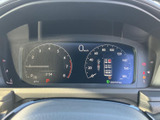 視認性の高いメーター類で、運転に必要な情報を確かなるものとして把握できます。安全運転をサポートする機能も充実しています。