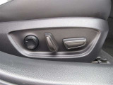 パワーシート搭載。微調整が手軽にでき、ドライバーの体形に合わせたポジションで運転することが可能です!
