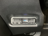 ハンドルの左下にETCがついています。高速道路の料金所の通過も楽々です。 カードの取り出しもしやすい場所についています。