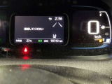 視認性に優れたメーターを採用しており、走行中でも車速や情報が分かりやすく表示されます。運転時の視線移動をむりのない範囲に抑え、快適で安心感のあるドライブをサポートします。