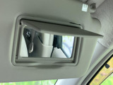 狭い場所での駐車や後退時に役立つバックモニター。安全な運転をサポートします。