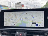 目的地設定も簡単。高精細な地図表示で、初めての道でも安心ドライブをサポートします。ナビゲーションで快適なカーライフを送りましょう。