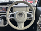 握りやすいステアリングは、運転操作を快適にします。スムーズなハンドリングで、運転の楽しさを向上させます。