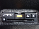 ■【ETC車載器】が装備されています。セットアップをしてお渡しとなり、ETCカードを差し込むだけで高速道路の利用が可能です。