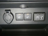 【シートヒーター搭載】シートを温めてくれる暖房機器です!長時間座っていると負担が掛かりやすい背中や腰、または冬場の寒い日に冷えやすい脚部に快適なぬくもりを♪