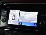 アラウンドビューモニター搭載で運転席からクルマの前後左右の状況を確認できます。
