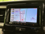 見やすい地図画面で、目的地までスムーズに案内。渋滞情報も表示されるので、効率的なルートを選択できます。安全運転をサポートします。