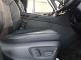 パワーシート搭載。微妙な調整が手軽にでき、ピッタリなポジションで運転することが可能です。