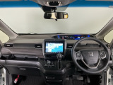 【前方視界】開放的な前方視界!運転がしやすく疲れにくいです♪窓が大きく、見通しがとっても良いおクルマですよ♪