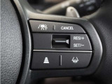 ◆アダプティブクルーズコントロール◆予め設定した車速内でクルマが自動的に加減速。前走車との適切な車間距離を維持しながら追従走行します。【LKAS】車線維持支援システムでステアリング操作を支援。