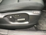 パワーシートです♪シートポジションも電動で簡単に調整できます。ポジションは、2つ記憶させる事ができます。