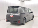 後ろから見ると車の印象も変わりますね♪