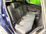 後部座席も気になるようなキズ・汚れやへたり等、大きなダメージはなく、良好な状態です。